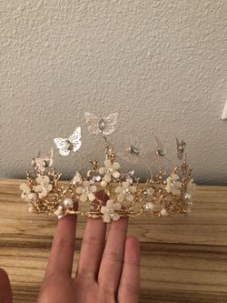 Flower/butterfly gold crown with accessories