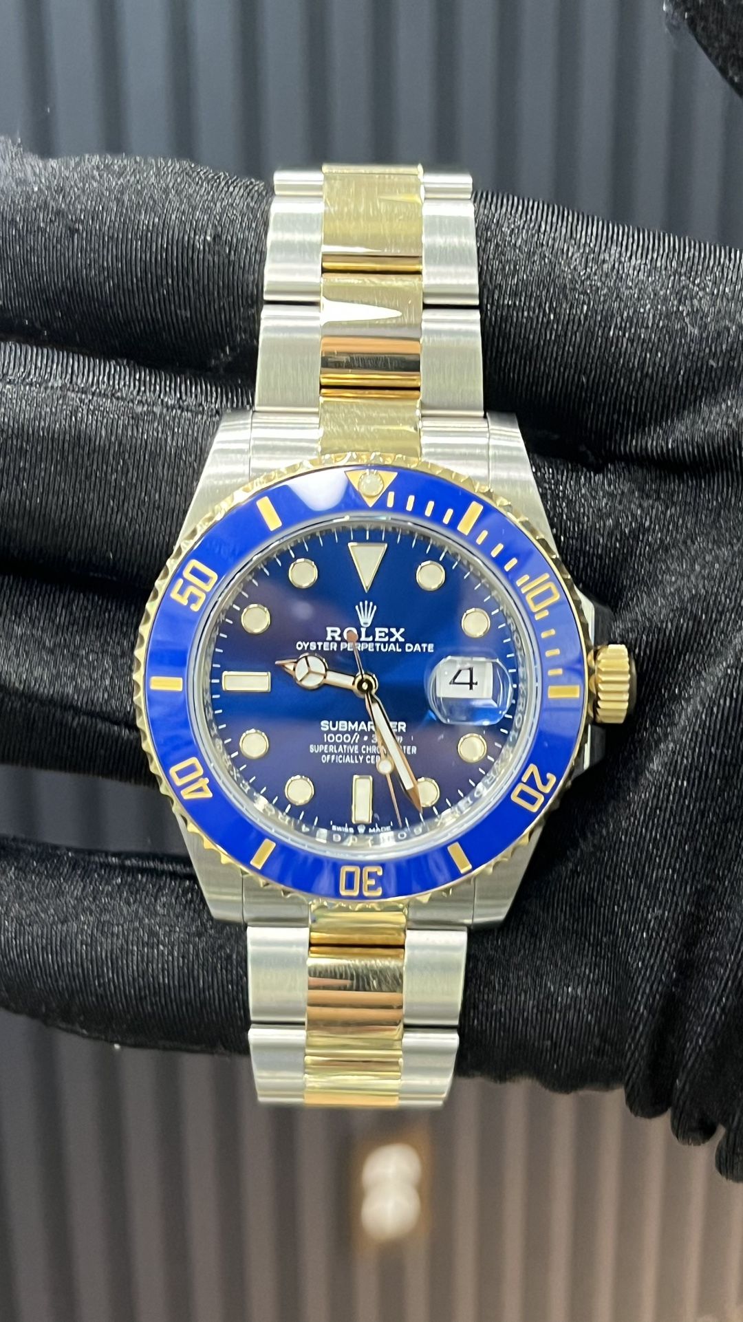 BLUESY! Rolex Submariner with Original Box and Card FULL LINKS