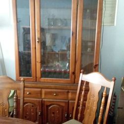 Dinning table, chairs, Hutch -- Broyhill