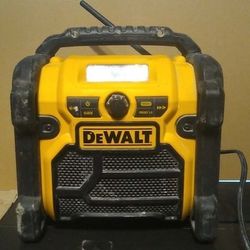 DEWALT 12/20V Max Corded/Cordless Compact Worksite Radio (DCR018)