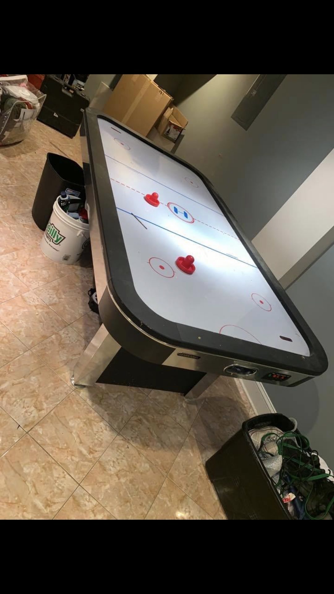Air hockey table