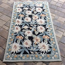 Rug, Nice ,No Pulls ,No Stains, Was Not Used After We Moved In This Home. Size 2 Ft 9 In By 5ft.9 Inch