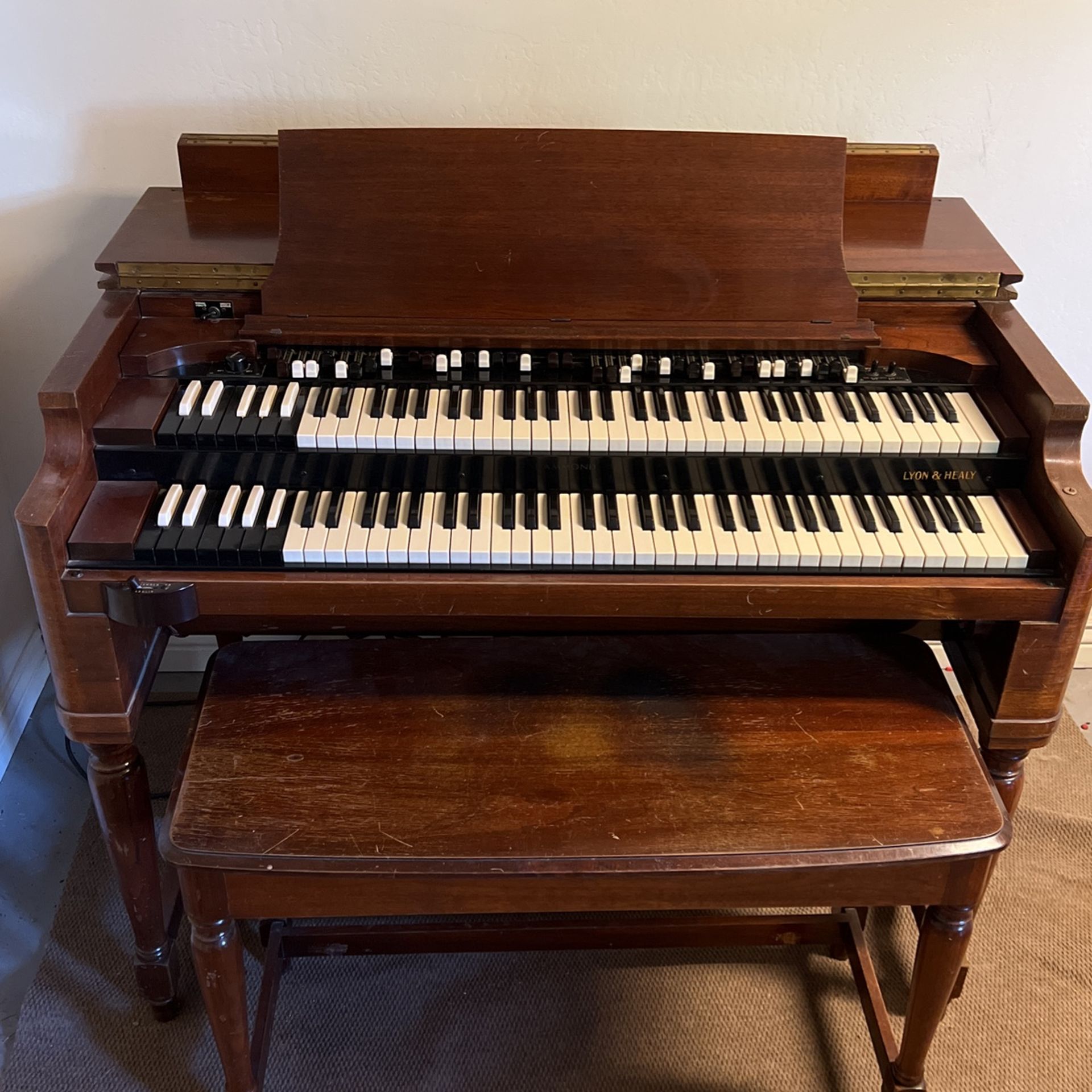 Hammond BV Organ