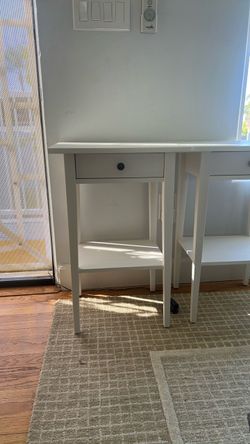 Set of 2 night stands