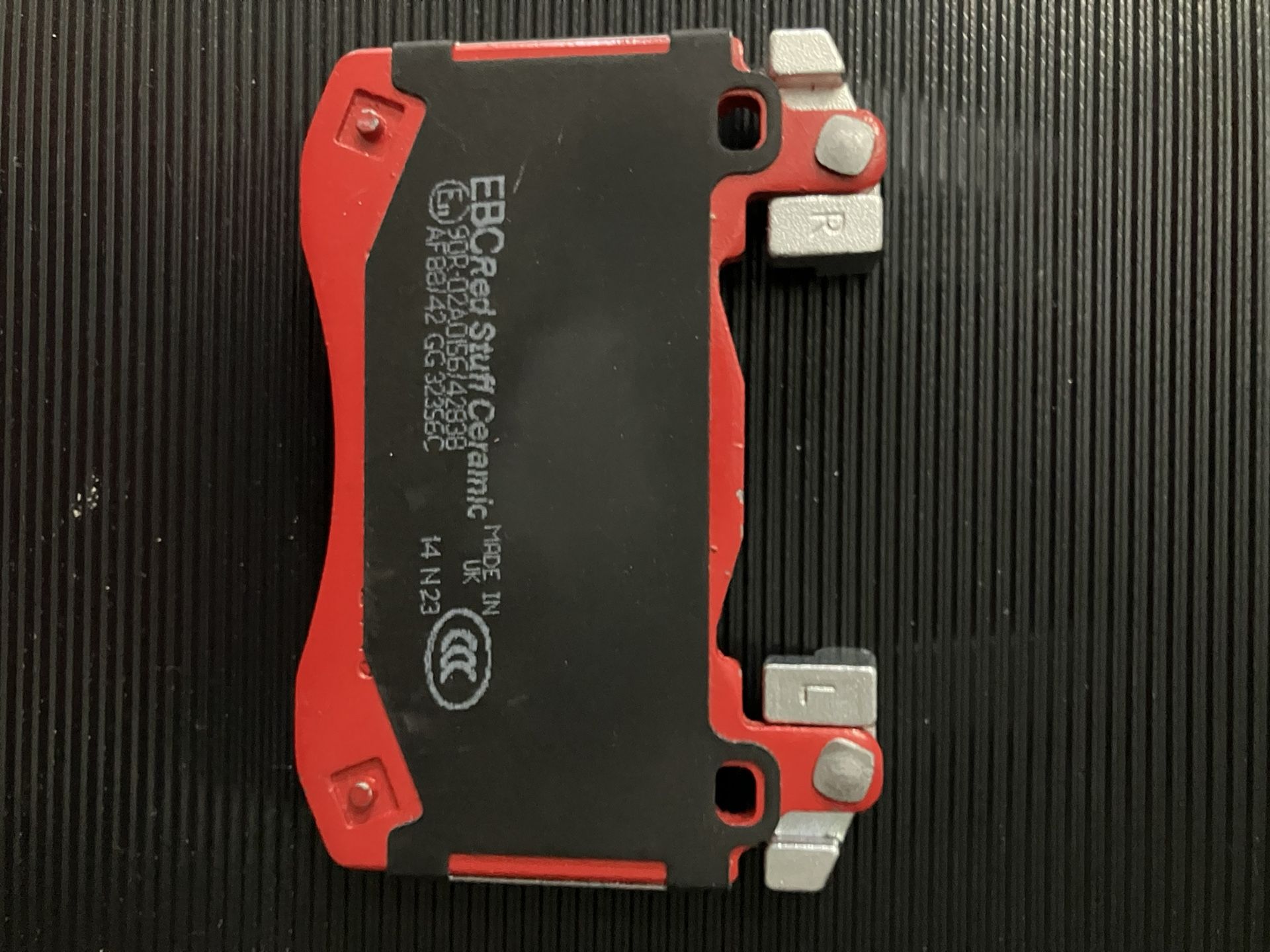 EBC REDSTUFF CERAMIC LOW DUST FRONT BRAKE PADS **FITS KIA STINGER & GENESIS G70**