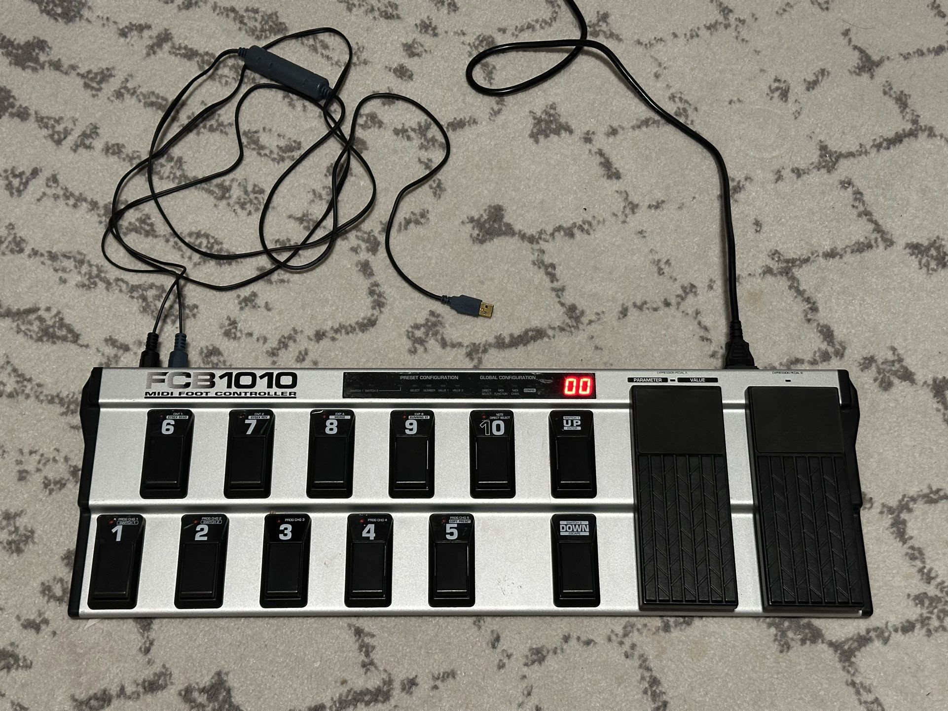 Behringer FCB1010