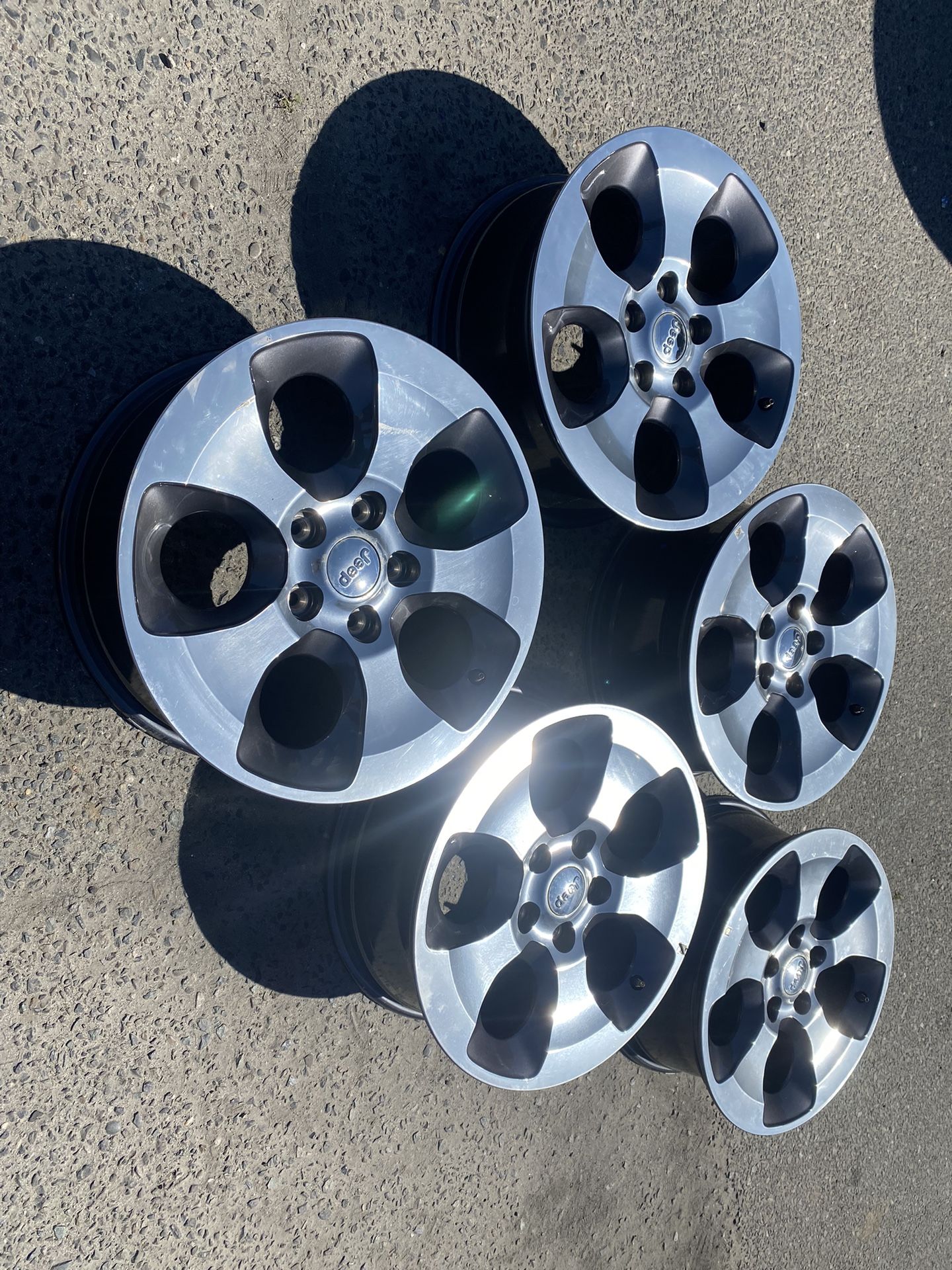 (5) 18” Jeep wrangler 5x5 Pattern (5x127) ~ Sahara ~ Rubicon ~ Gladiator Alloy Rims / Wheels Only 