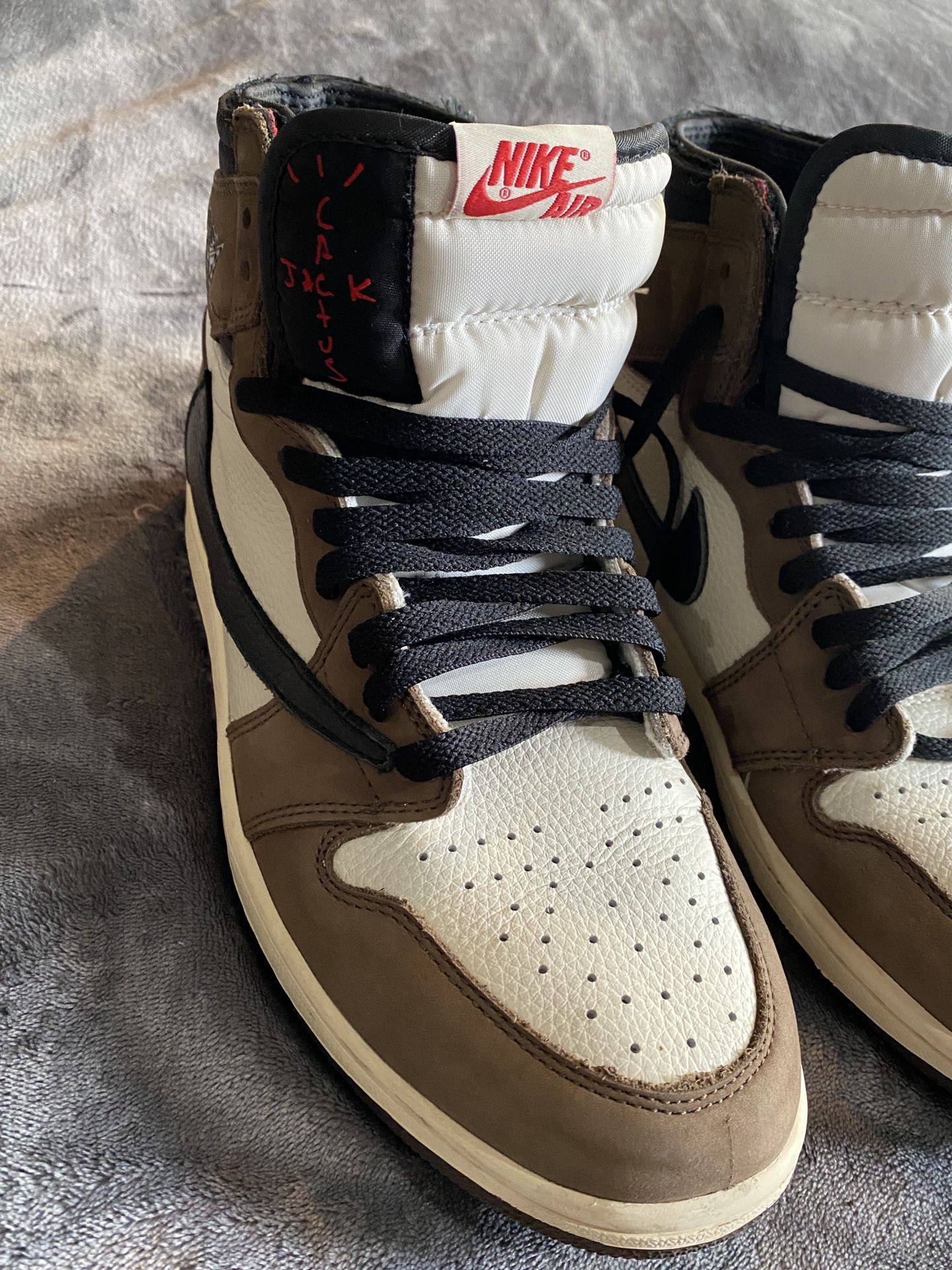 Travis Scott Nike Air Jordan 1 Retro High OG SP Mocha Size 10.5