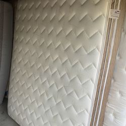 Queen  Mattress And Box Spring 