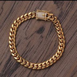 18k Gold Cuban Link Bracelet Iced Out Lock 