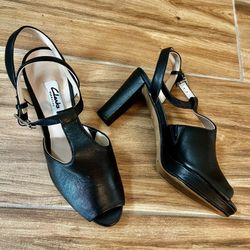 EUC  LIKE NEW  Cute Clark Ladies Leather Shoes 8