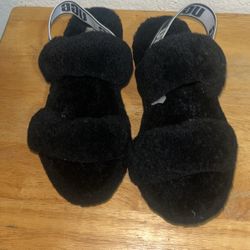 Pantuflas Marca UGG Talla 7 De Mujer En Excelente Condición $15