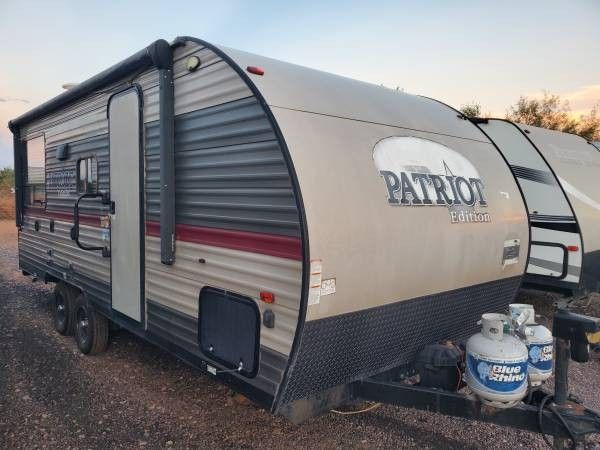 2019 Patriot 20 ft rear slide bunkhouse sleeps 8
