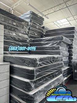 Cal king mattress and Boxspring bed set Colchon y tambor nuevo new
