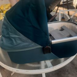 Baby Bassinet With Screen 