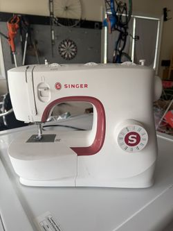BRAND NEW Singer Sewing Machine – In Box – Never Used – Perfect Starter Machine 🧵✨