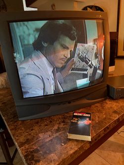 Vintage ZENITH CRT TV Retro Video Games & VCR Included Great Graphics, Excellent working