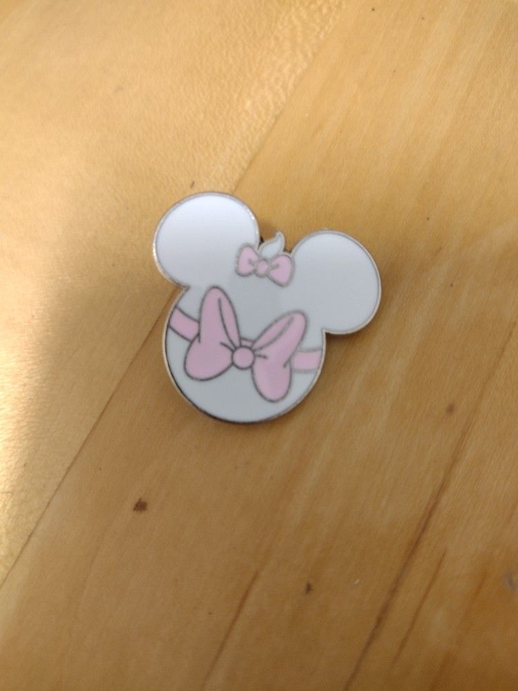 Disney Minnie Collectable Pin