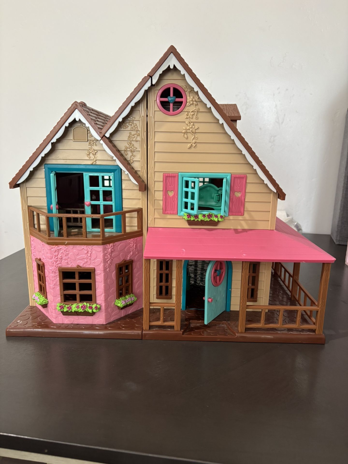 Li'l Honeysuckle Hillside CottageWoodzeez