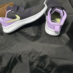 Girls nike star runners size 10C