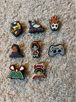 Croc Charms (Rubik’s cube, ice skate, soccer ball, video game, tapatío, lacrosse.