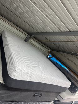 Queen size memory foam mattress set