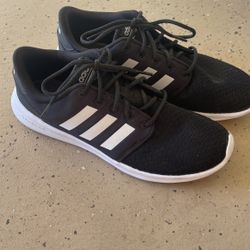 Womens adidas Cloud foam Confromt Shoes Size 9