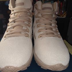 MENS REEBOKS BOOTS SIZE 9 BRAND NEW