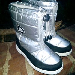 Snow Boots Like New Sz 13 C $15