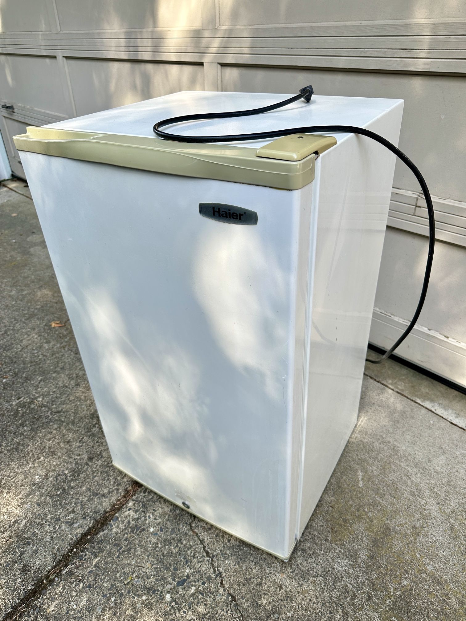 Haier mini refrigeratorf - Capacity: 5.8 cu.ft.