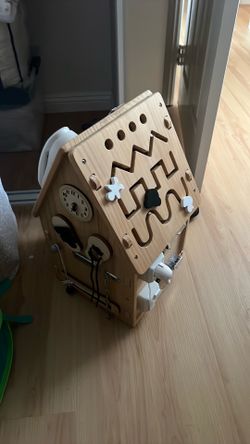 montessori busy house