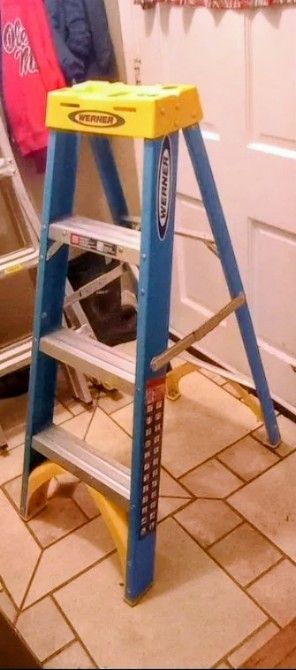 Werner 4ft Fiberglass Ladder Fs104