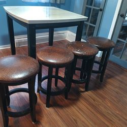 Bar Height Table With 4 Stools