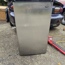 Sanyo Mini Fridge