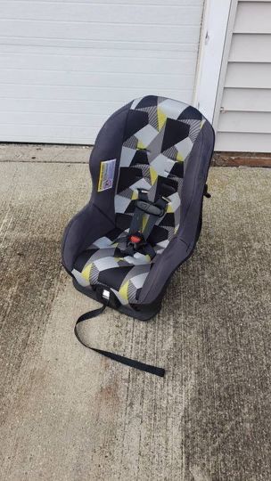 Graco Convertible carseat-Never used