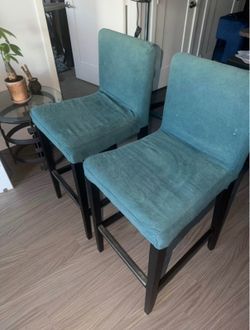 2 barstools