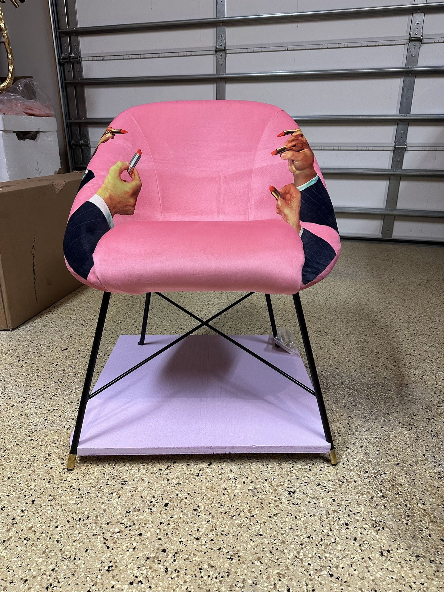 SELETTI Upholstered Pink Lipstick Chair