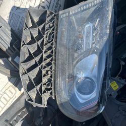 Dodge Durango 2019 Left Headlight 