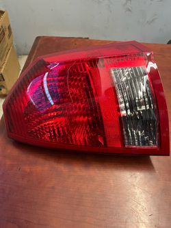 2005–2007 Chrysler 300/300C ( passenger-side (right) tail light)