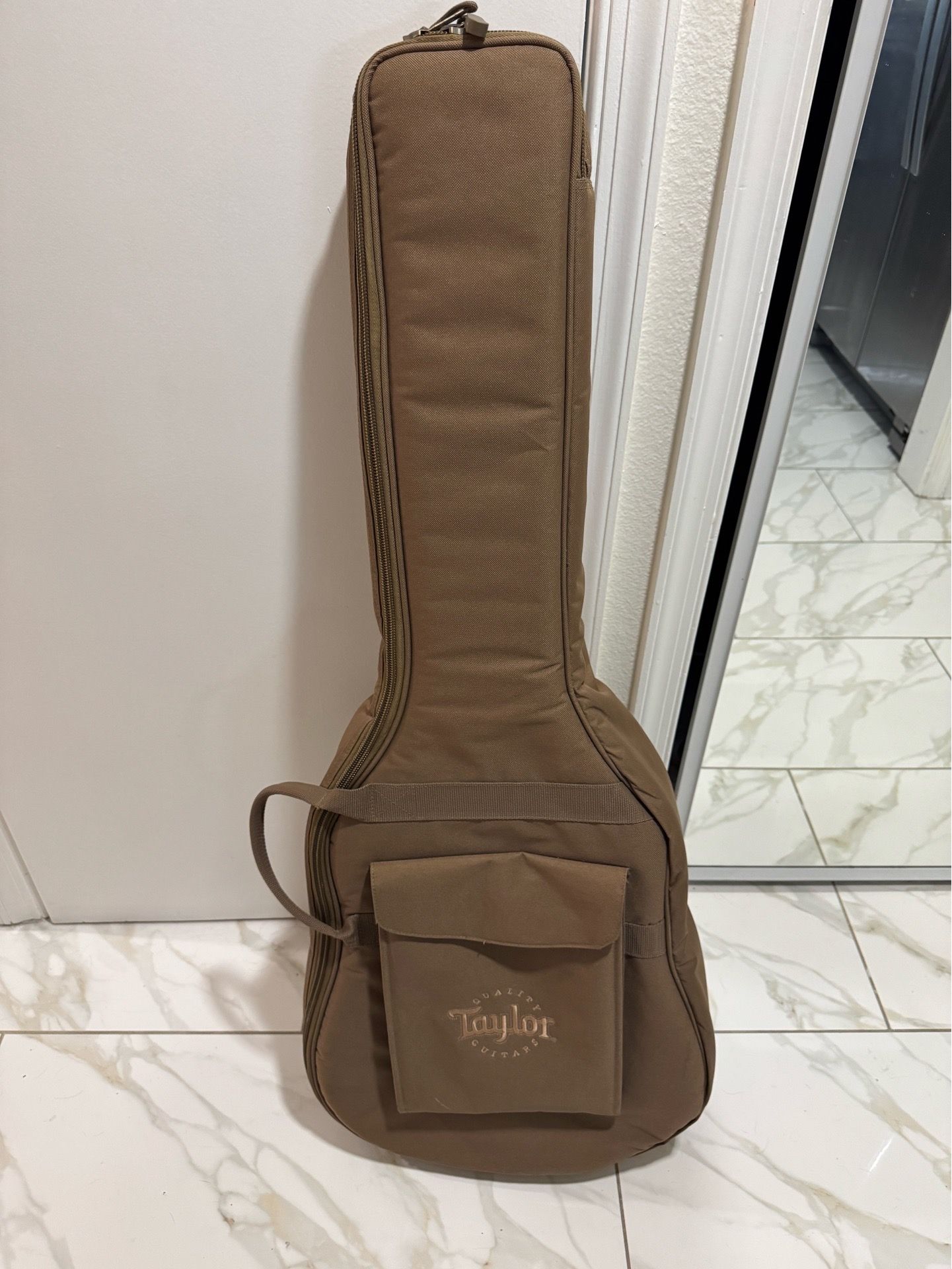 Taylor Big Baby Guitar Gig Bag / Soft Case – Brown – Great Condition