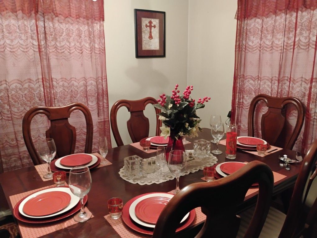 Redwood Dinning Room Table With Chairs And Leaf.