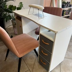 Manicure Table And Chairs