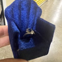 Vintage Gold Tone / CZ Ring With Chair Display