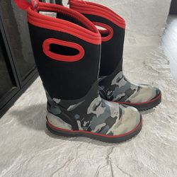 Kids / Youth Snow Boots Size 12