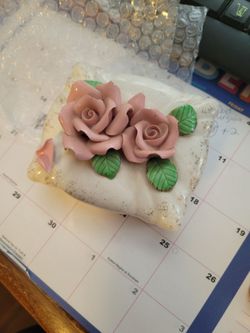 Porcelain trinket box with Rose Flowers