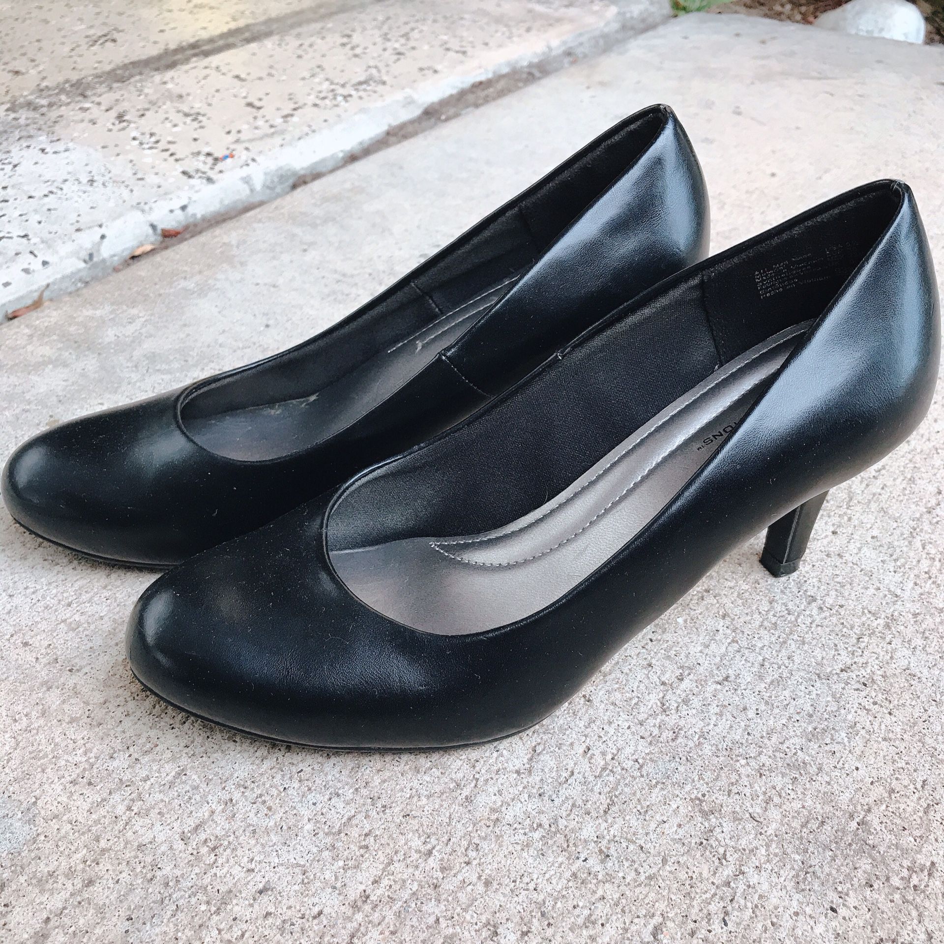 Women’s black heels - size 6 1/2