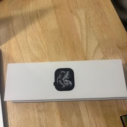 Apple Watch Series 11 (GPS + Cellular) – 42mm – Like New – $550