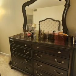 Elegant Vintage Wooden Dresser With Mirror 