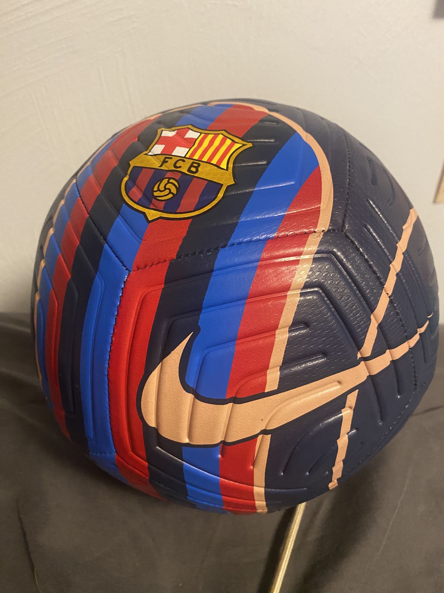 Nike Barcelona Strike Ball