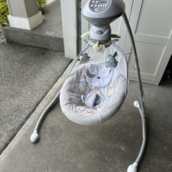 Fisher-Price My Little Snugapuppy Cradle 'n Swing. 